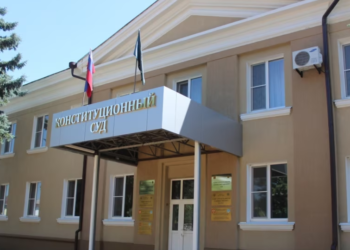 Adoleshenti rus dënohet me katër vjet burgim nën akuzat për tradhti