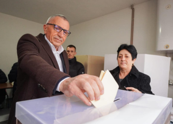 ​Kamberi: Kosova e Shqipëria s’kanë faj që shqiptarët po garojnë në zgjedhje me dy lista