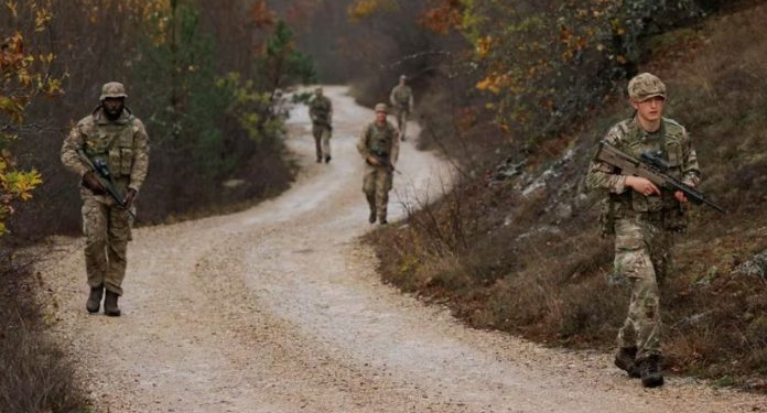 Sunak falënderon trupat britanike për ruajtjen e paqes në Kosovë