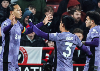 Liverpooli mbetet hije e Arsenalit me fitoren komode ndaj Sheffieldit