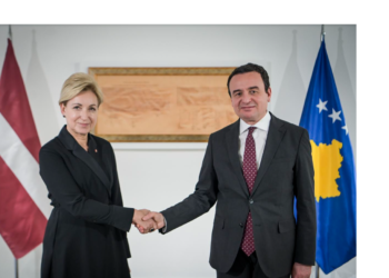 Kurti takohet me ambasadoren e Letonisë, flasin për qasjen e Serbisë në dialog