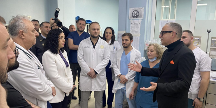 Në prag të festës së Vitit të Ri, Osmani e Vitia vizitojnë QKUK-në