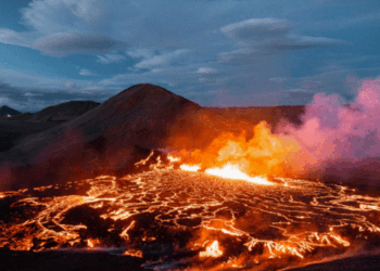 Shpërthen një vullkan masiv në Islandë