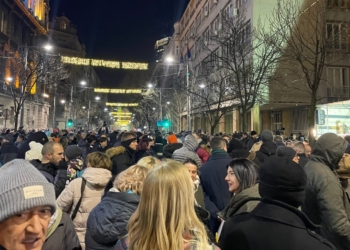 Serbi: Mijëra persona protestojnë kundër rezultatit zgjedhor
