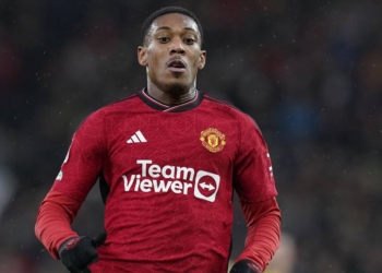 Martial jashtë formës, Ten Hag e urdhëron të stërvitet veçmas