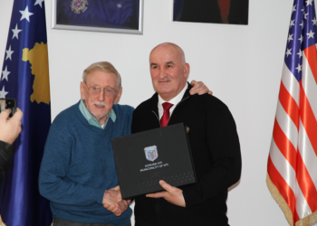 William Walker shpallet qytetar nderi në Viti, thotë se ndihet i dashuruar me Kosovën