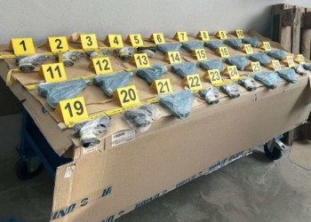 Dogana e Serbisë publikon pamjet e armatimit që pretendohet se është gjetur në një veturë me targa RKS në Merdarë