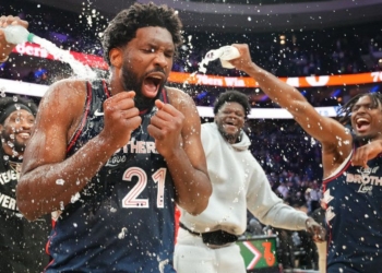 Embiid “jashtëtokësor”, realizon 70 pikë për Philadelphia