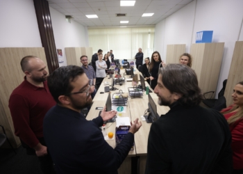 Rama: Banorët rezidentë s’do të paguajnë parkimin për veturën e parë