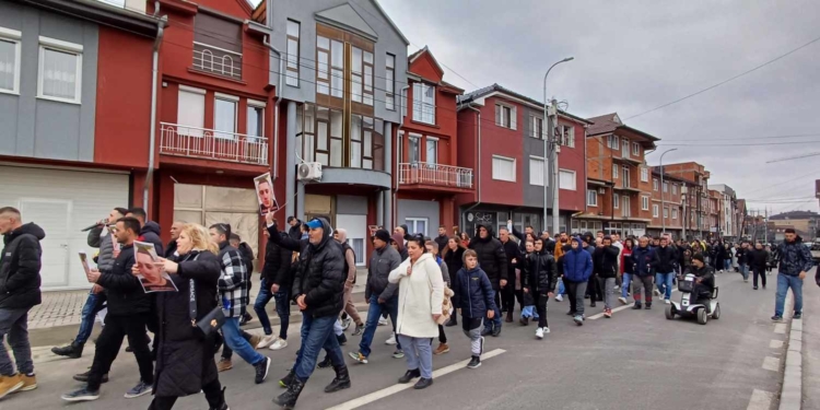 Kërkohet drejtësi në marshin për Lulzim Fejzullahun