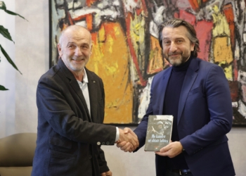 Rama i jep mirënjohje kameramanit që xhiroi pamjet e Masakrës së Reçakut