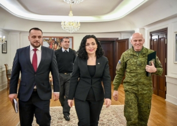 Osmani takohet me Maqedoncin e Jasharin, i përgëzon për angazhimin në misionin e mbrojtjes