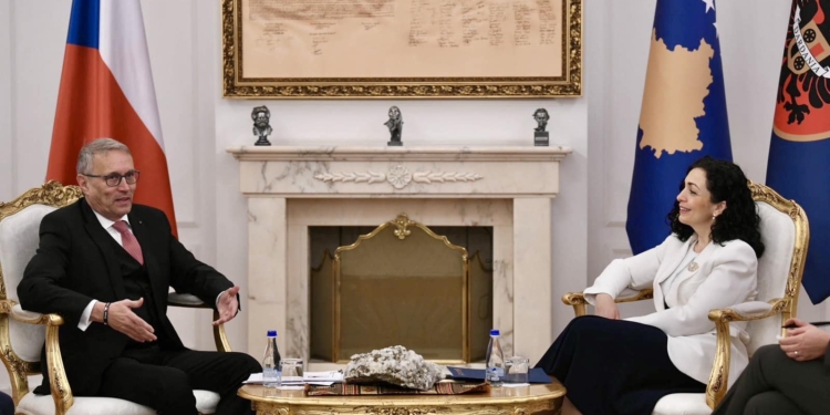 “Çekia gjithnjë do të jetë përkrah Kosovës”, Osmani thotë se ministri çek rikonfirmojë përkrahjen për vendin tonë