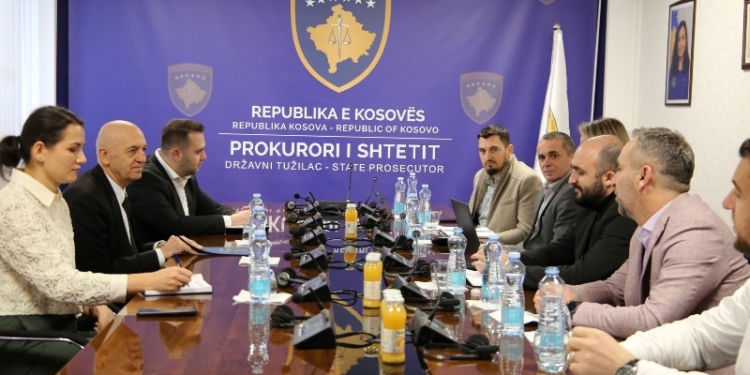Diskutohet parandalimi dhe luftimi i veprimtarive ilegale të shërbimeve të internetit dhe TV Kanaleve
