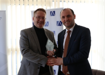 Abbot i dhuron ATK-së dron dhe pajisje tjera profesionale