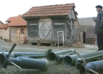 ​Kurti kujton 26 vjetorin e aksionit të policisë serbe në Prekaz dhe rezistencën e familjes Jashari