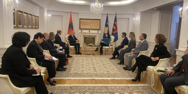 Osmani takon Hasanin: Qytetarët e Kosovës llogarisin në përkrahjen e Shqipërisë në çdo rrugëtim