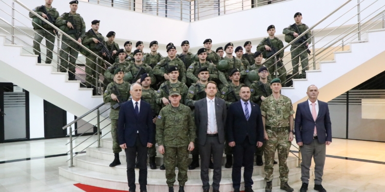 Britania vlerëson angazhimin e ushtarëve të Kosovës në stërvitjen e kolegëve ukrainas