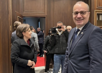 Kryediplomati shqiptar në takim me Gërvallën