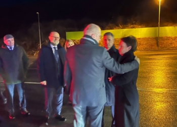 Kryediplomati Hasani arrin në Kosovë, pritet nga Gërvalla