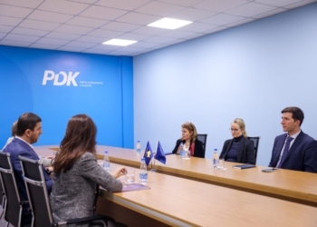 Krasniqi kërkon nga Von Cramon që të avokojë për heqjen e sanksioneve të BE-së