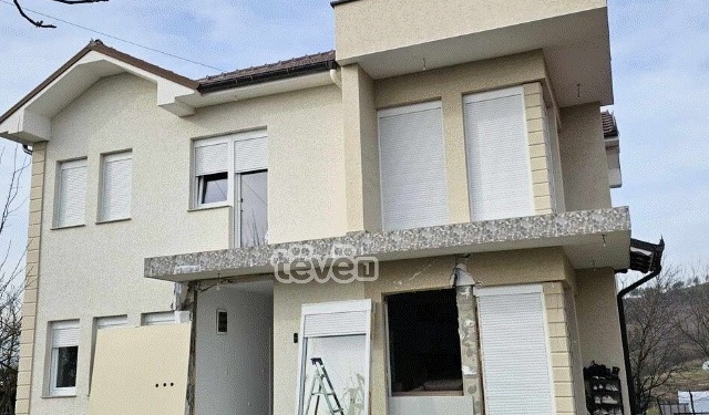 Shpërthimi në Kçiq, 10 vjeçarja transferohet në Suedi