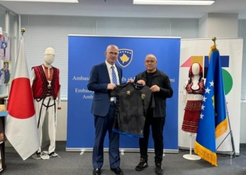 Ademi diskuton me ambasadorin e Kosovës në Japoni për bashkëpunim në fushën e sportit