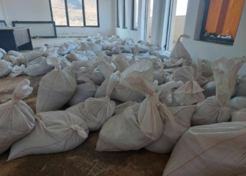 Policia kryen bastisje në Zveçan, gjen sërish thasë me rërë që u përdorën për barrikada