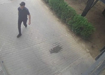 Policia kërkon ndihmën e qytetarëve për lokalizimin e një personi që dyshohet për zjarrvënie