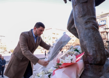 Krasniqi bën homazhe te shtatorja e Zahir Pajazitit: Lavdi e përjetshme për heronjtë e Kosovës