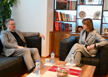 Haxhiu në takim me Abbottin: Marrëdhëniet me Mbretërinë e Bashkuar do të thellohen edhe më tej