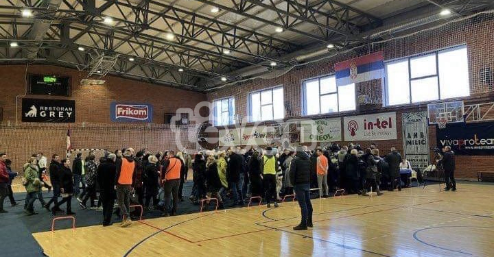 Mitrovicë e Veriut, qytetarët nënshkruajnë peticionin për shkarkimin e kryetarit Atiq