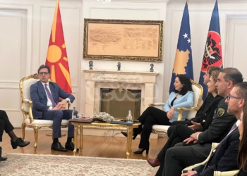 Osmani e pret në takim Pendarovskin