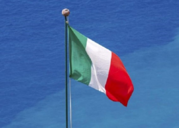 Flamuri modern italian mbush 226 vjet