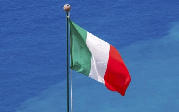 Flamuri modern italian mbush 226 vjet