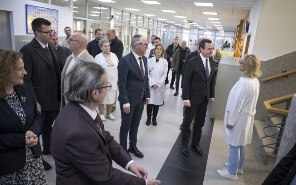 Kurti: E lënduar prej shpërthimit në Kçiq ka djegie në 70 për qind të trupit – dy pacientë po trajtohen në Gjermani