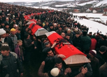 Kurti përkujton Ahmet Kaçikun dhe dëshmorët e Reçakut