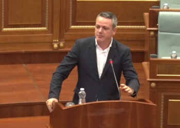 Gashi: Kurti ia shet kilovatin KEDS-it për 3 centë, e KEDS-i ia shet 14 centë qytetarit