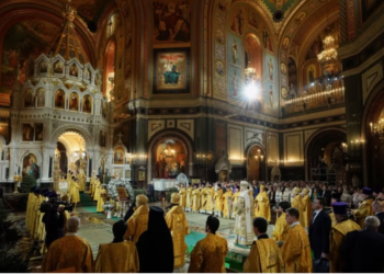 Ortodoksët festojnë Krishtlindjen