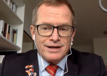 Analisti austriak: Vuçiq nuk dëshiron opozitë, perëndimi po hesht