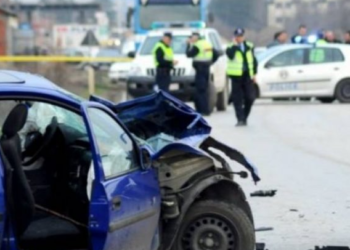 Aksidentohet vetura zyrtare e PK-së, lëndohen dy policë