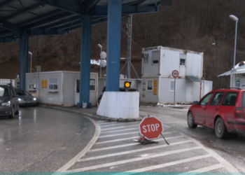 Veturat me targa RKS hyjnë në Serbi pa stikersa