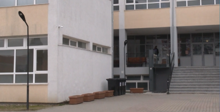 Nxënësja dyshohet se u ngacmua seksualisht nga profesori në Suharekë