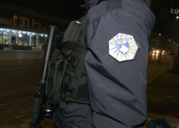 Rrëfimet e policëve që kaluan natën e Vitit të Ri në punë