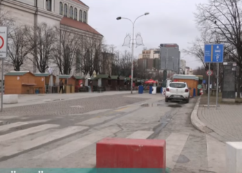 Këmbësorët duan shesh, shoferët kërkojnë hapjen e rrugës