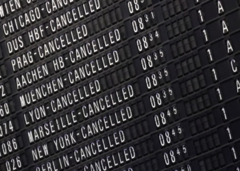 Reshjet e borës shkaktojnë anulimin e fluturimeve në Gjermani