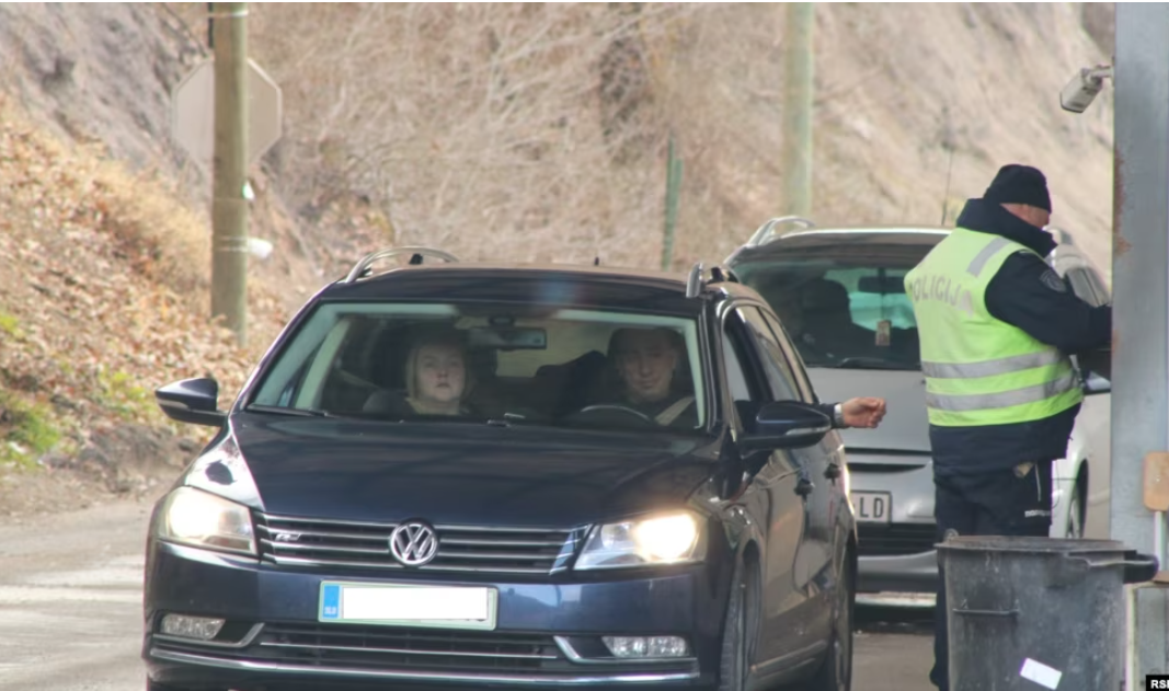 Makinat me targa RKS lëvizin lirshëm në Serbi