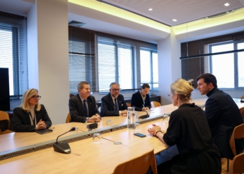 Szunyog takohet me Cramon, flasin për situatën politike dhe atë të sigurisë në Kosovë