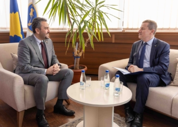 Szunyog takon Radoniqin, flasin për procesin e shkarkimit të kryetarëve në veri