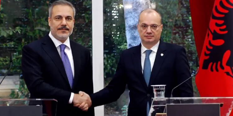 Hasani falënderon Turqinë për angazhimin në njohjen e Kosovës